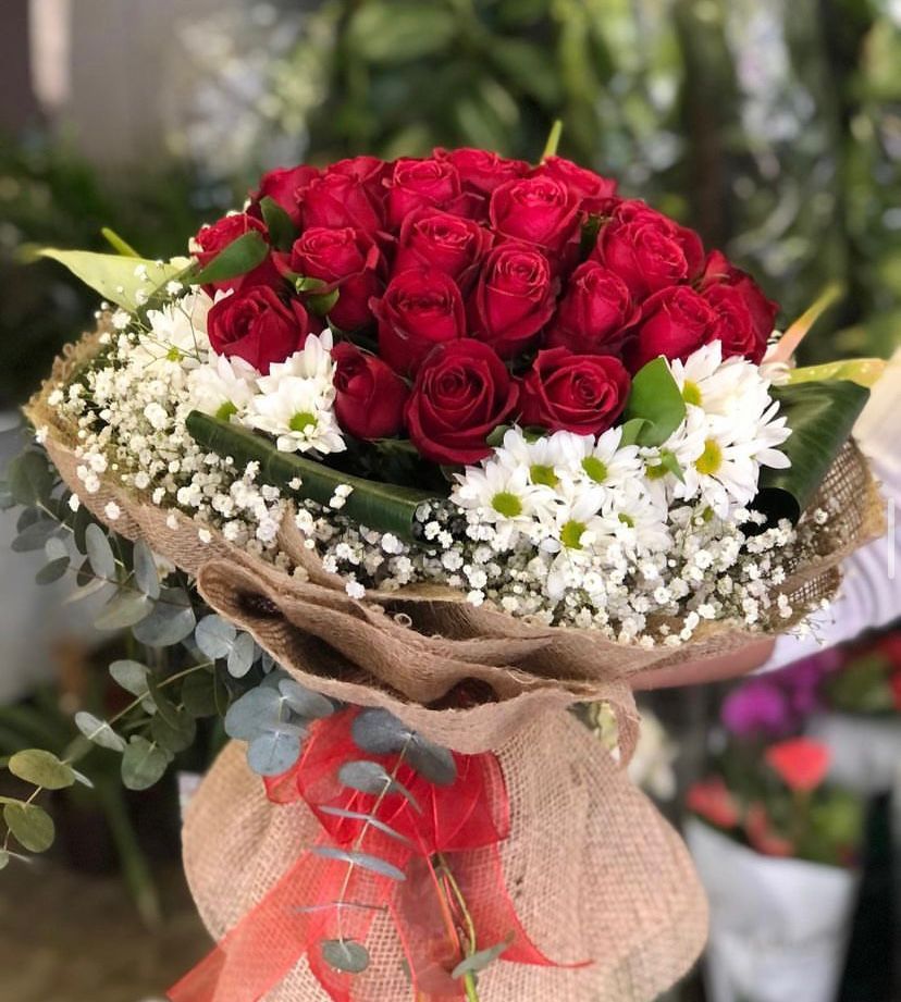 Kırmızı Güller & Beyaz Papatyalar Premium Romantik Buket