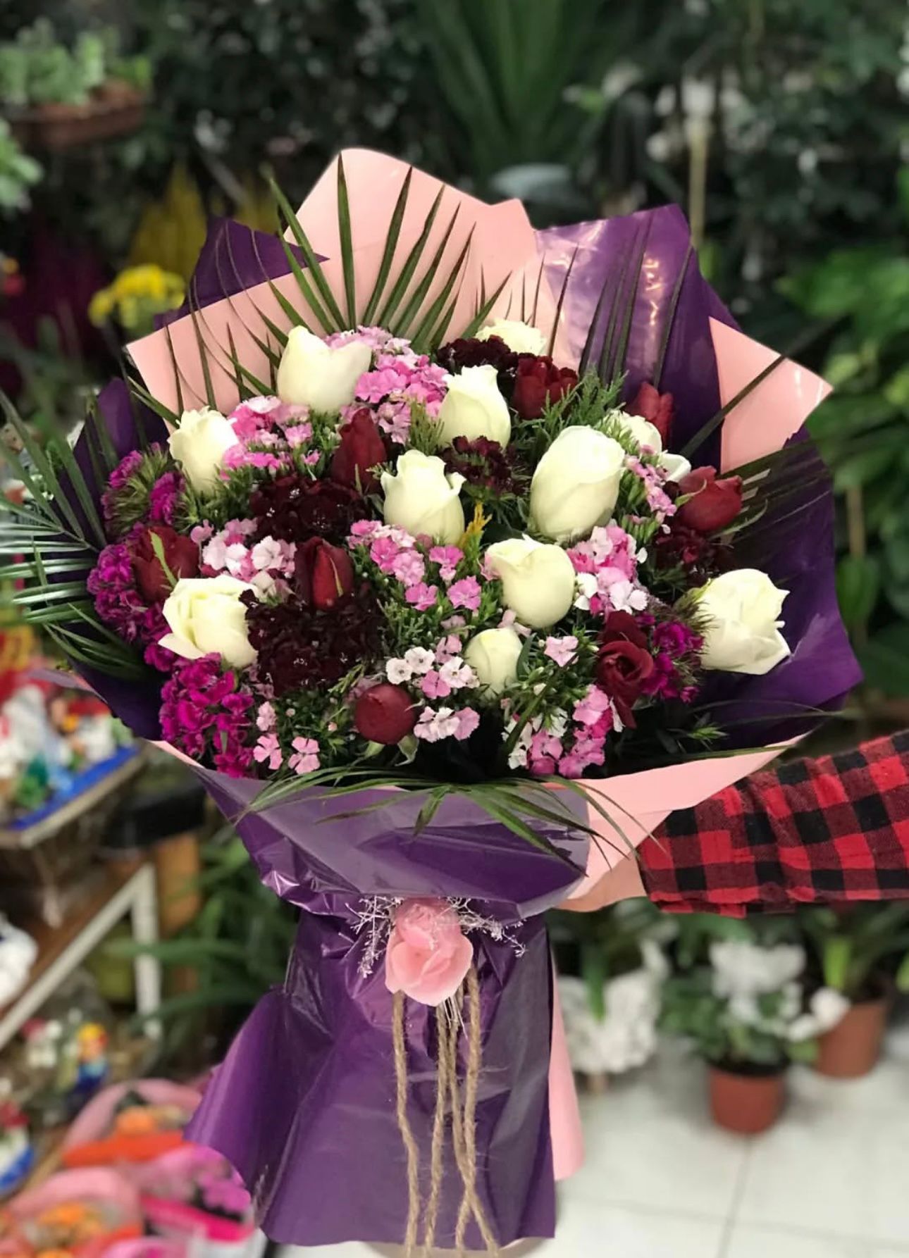 Beyaz Güllü Mor-Pembe Zarif Buket